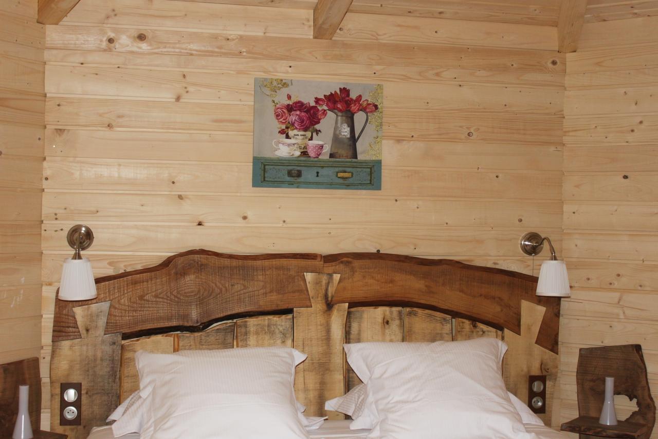 Les Cabanes Dans Les Bois Logis Hotel Villedubert Rom bilde